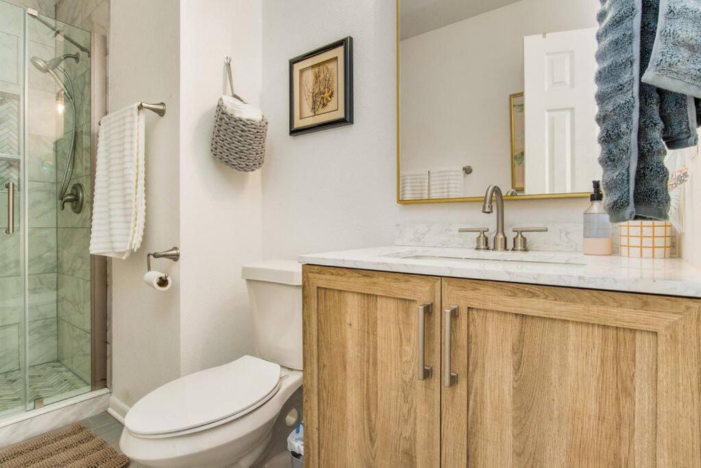Villa Woodsy Retreat, Steps To Bay - Hot Tub! Gulf Breeze Exterior foto